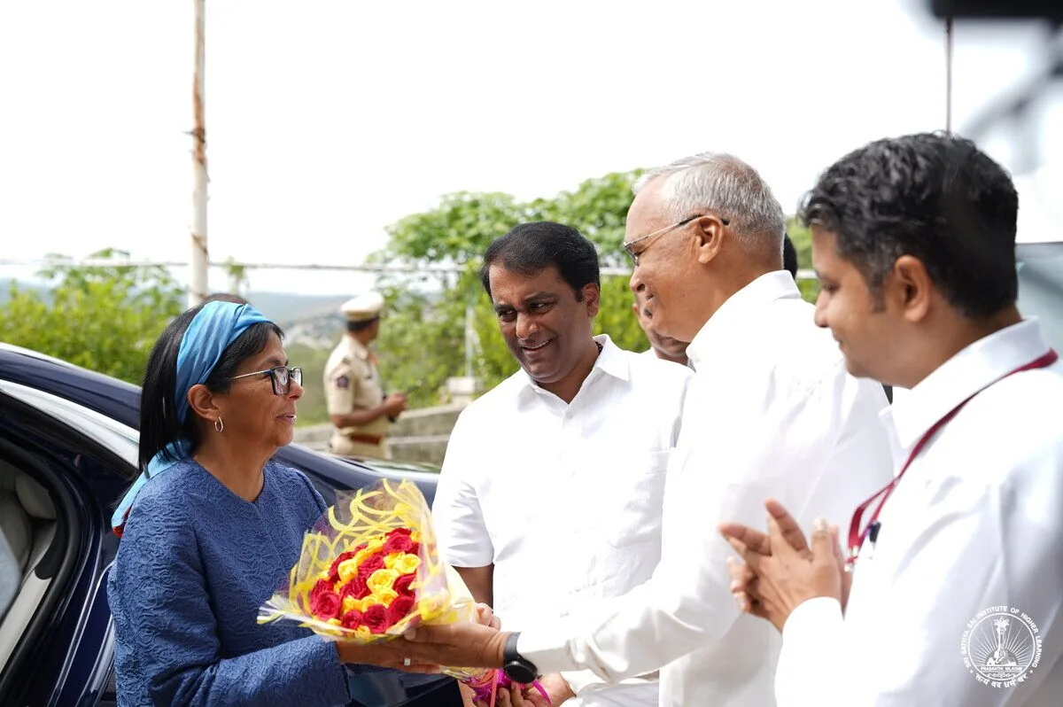 Venezuela Acting President visits SSSIHL